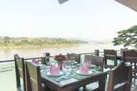 ร้านอาหาร Namkhong Riverside Hotel