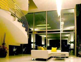 Lobi 2 Seven Place Executive Residence