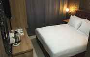 Kamar Tidur 6 Harry Suite Hotel