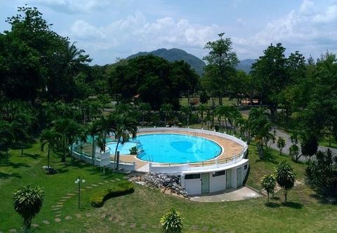 สระว่ายน้ำ Phuphet Resort