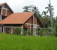 Exterior 3 Villa Rumah Kita Carangsari