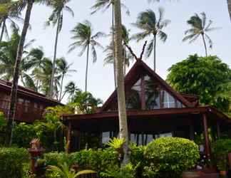 Bangunan 2 Green Coconut Beachfront Villa A4