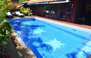 Kolam Renang 2 Green Coconut Private Pool Villa B2