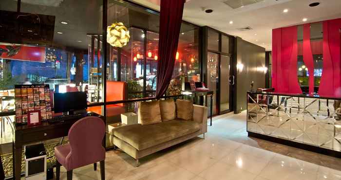 Lobby Glitz Bangkok Hotel