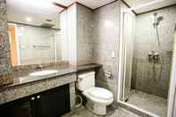 In-room Bathroom The Step Sathon 