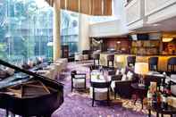 บาร์ คาเฟ่ และเลานจ์ JW Marriott Hotel Surabaya