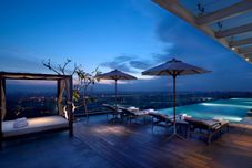 Swimming Pool JW Marriott Hotel Medan