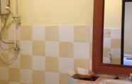 In-room Bathroom 2 Phuwadee Resort