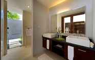 Toilet Kamar 6 Malimbu Cliff Villa