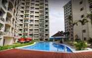 Kolam Renang 3 Solemare Parksuites - Condo R Us