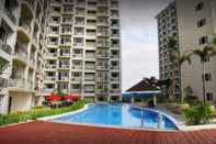 Kolam Renang Solemare Parksuites - Condo R Us