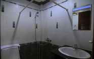 Toilet Kamar 6 Sky Inn 1