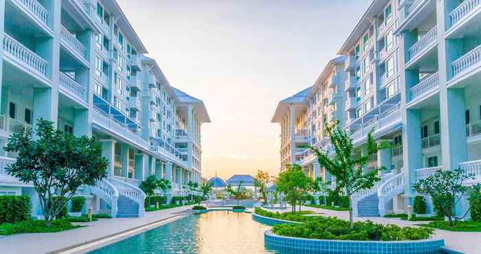 Swimming Pool The Energy Hua-Hin by Apirat