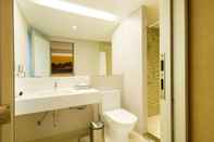 In-room Bathroom Bizotel Premier Hotel & Residence