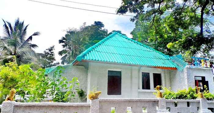 Bangunan Lake Side Villa