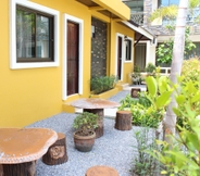 ภายนอกอาคาร 7 The Yellow House Rayong