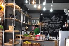 Bar, Kafe dan Lounge Lovely House Silom