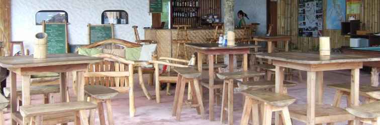 Lobby Belle's Beach Bar and Accommodation