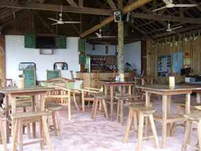 Lobby Belle's Beach Bar and Accommodation