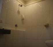 Toilet Kamar 6 Naraya House