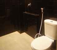 Toilet Kamar 7 Naraya House