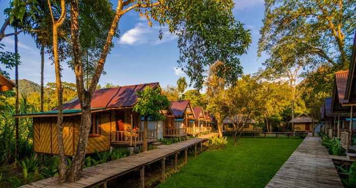 ภายนอกอาคาร Khao Sok Cabana Resort