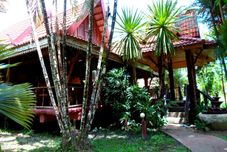 Common Space Nung House Khao Sok