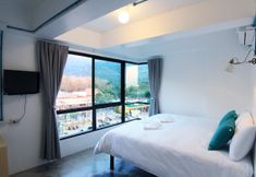 Bedroom 6 To Zleep Hotel Khoalak
