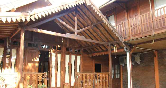 ห้องนอน Omah Kayu Guesthouse