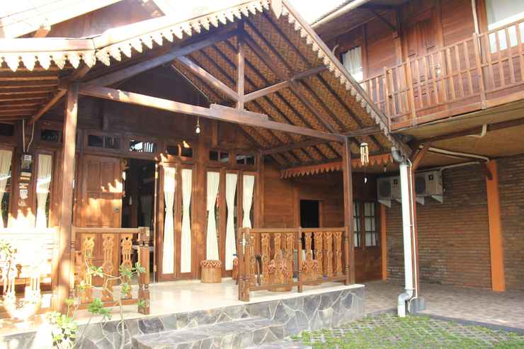 BEDROOM Omah Kayu Guesthouse