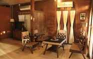 Lobi 6 Omah Kayu Guesthouse