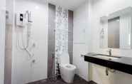 Toilet Kamar 6 The Dlife 