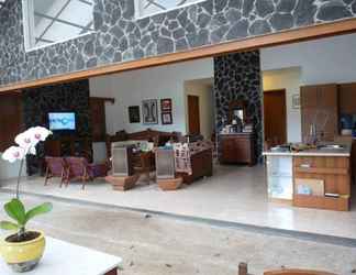 Sảnh chờ 2 Ronia Mountain Villa Lembang