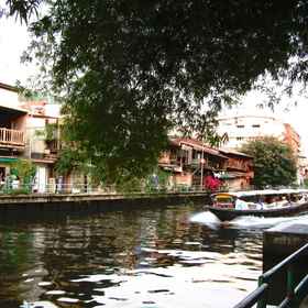 Rimklong Hostel 1, 酒店 ธนาคารกรุงเทพ จก (มหาชน) สาขาสะพานผ่านฟ้า