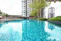 สระว่ายน้ำ THE BASE PARK WEST By Favstay