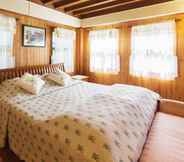 Kamar Tidur 2 Little Garden Cottage ByFavstay