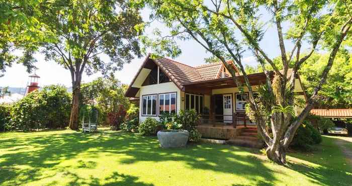 Ruang Umum Little Garden Cottage ByFavstay