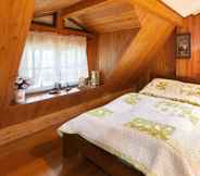 Kamar Tidur 6 Little Garden Cottage ByFavstay