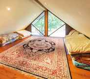 Kamar Tidur 5 Little Garden Cottage ByFavstay