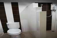 Toilet Kamar Regent Room Suratthani