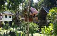 ภายนอกอาคาร 6 Khao Sok Jungle Huts Resort