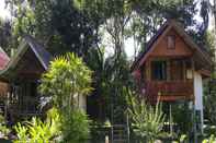 ภายนอกอาคาร Khao Sok Jungle Huts Resort