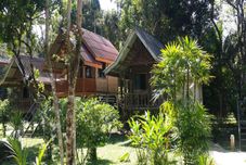침실 Khao Sok Jungle Huts Resort