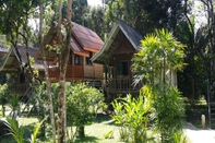 Phòng ngủ Khao Sok Jungle Huts Resort