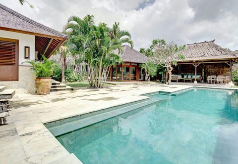 Hồ bơi Chloe Villa