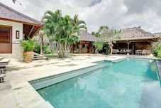 Hồ bơi Chloe Villa