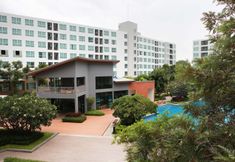 Exterior 2 D Condo Nim ByFavstay