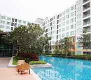 สระว่ายน้ำ 3 D Condo Nim ByFavstay