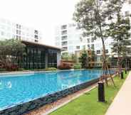 สระว่ายน้ำ 4 D Condo Nim ByFavstay