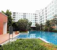 สระว่ายน้ำ 5 D Condo Nim ByFavstay